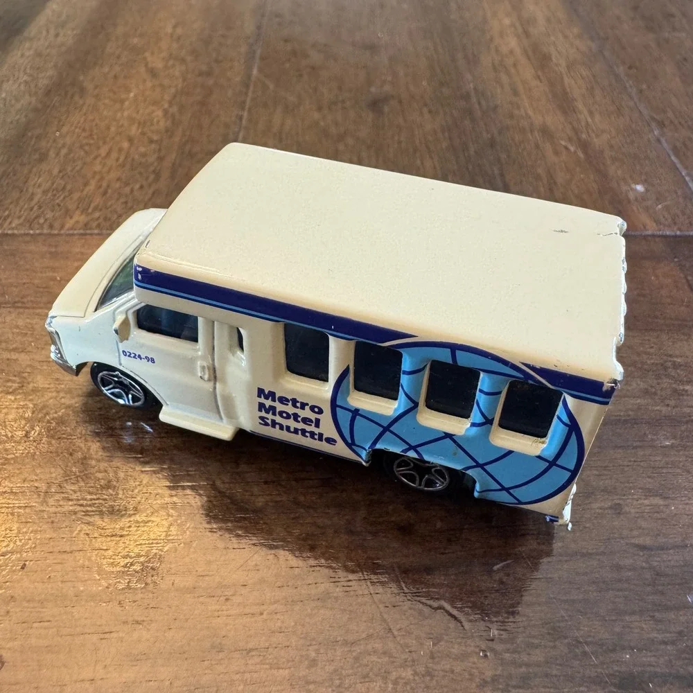 Matchbox Metro Motel Shuttle Bus 1998 White Blue Diecast 1:80 Scale 1970 EA